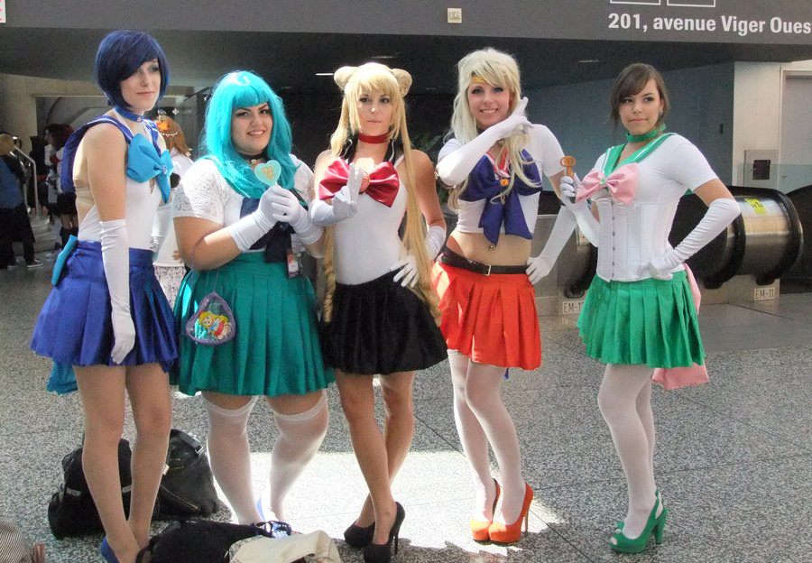 disarmonia gruppo cosplay sailor moon fail